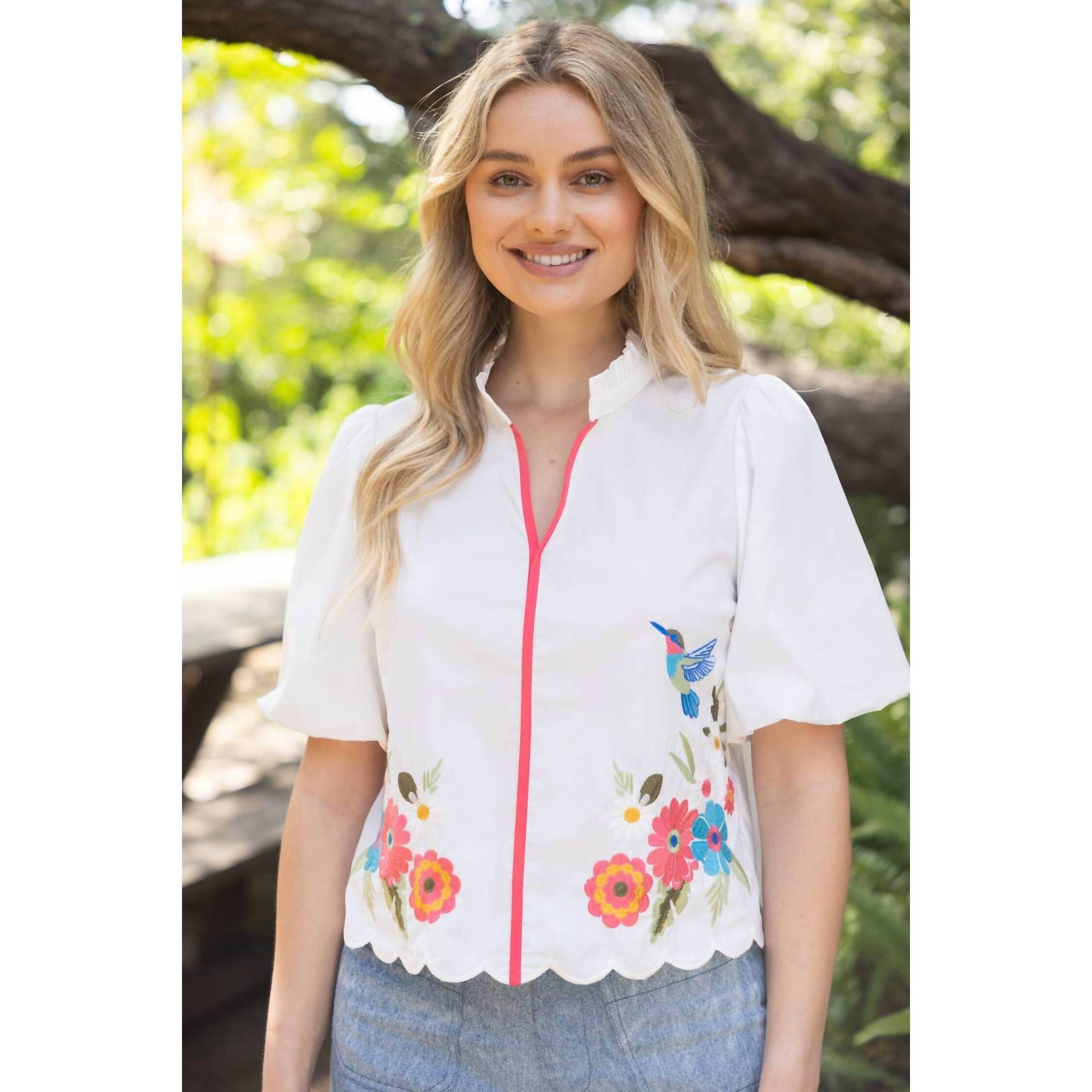 New Voy Pipping Detail Floral Hummingbird Embroidered Top In White